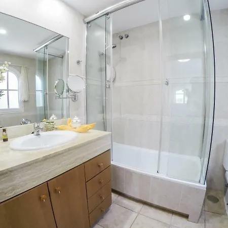 Amelia - 4 Bedrooms, Aircon, Private Pool, Wifi, Golf View Villa Caleta de Fuste