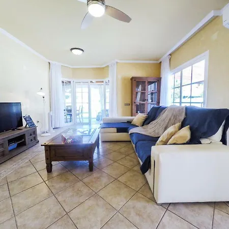 Villa Amelia - 4 Bedrooms, Aircon, Private Pool, Wifi, Golf View *