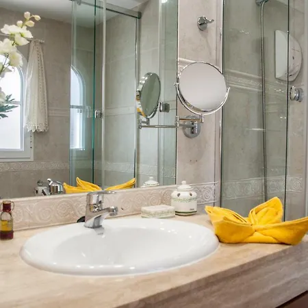 Villa Amelia - 4 Bedrooms, Aircon, Private Pool, Wifi, Golf View *