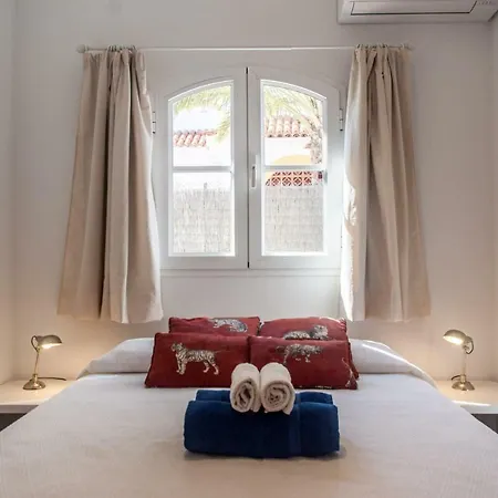 Villa Amelia - 4 Bedrooms, Aircon, Private Pool, Wifi, Golf View