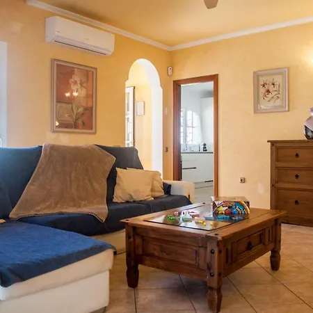 Villa Amelia - 4 Bedrooms, Aircon, Private Pool, Wifi, Golf View *