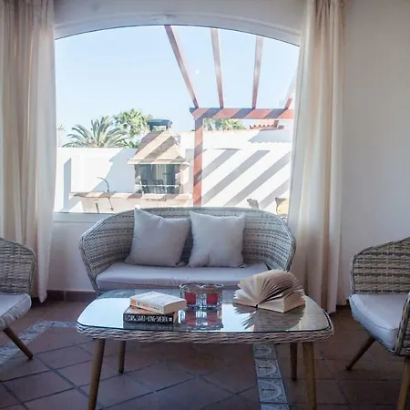 Villa Amelia - 4 Bedrooms, Aircon, Private Pool, Wifi, Golf View