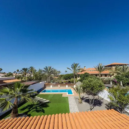 Amelia - 4 Bedrooms, Aircon, Private Pool, Wifi, Golf View Caleta de Fuste