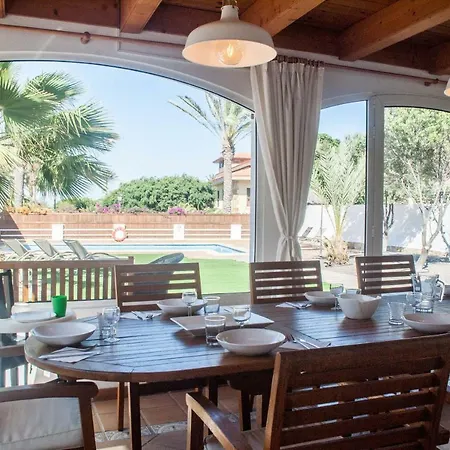 Villa Amelia - 4 Bedrooms, Aircon, Private Pool, Wifi, Golf View